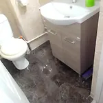 Florentin Bai Comune Acces Bucatarie Cheap Private Shared Bathrooms Kittchen Laundry Machine Access Netflix Δωμάτια σε οικογενειακή κατοικία