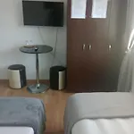 Florentin Bai Comune Acces Bucatarie Cheap Private Shared Bathrooms Kittchen Laundry Machine Access Netflix Δωμάτια σε οικογενειακή κατοικία