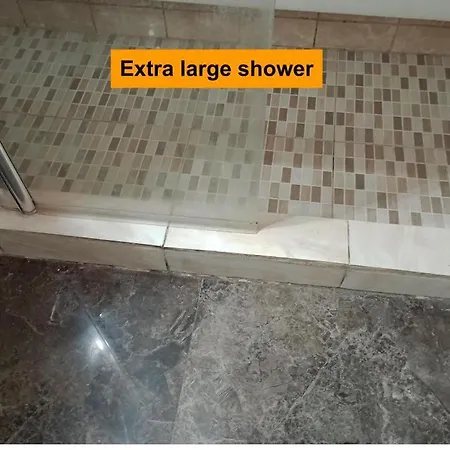 Florentin Bai Comune Acces Bucatarie Cheap Private Shared Bathrooms Kittchen Laundry Machine Access Netflix Homestay szállás