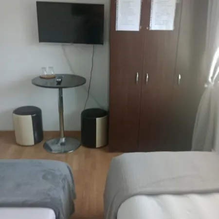 Florentin Hostel: Budget-friendly With Kitchen Access And Smart Tv Homestay