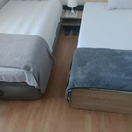 Homestay Florentin Hostel: Budget-friendly With Kitchen Access And Smart Tv