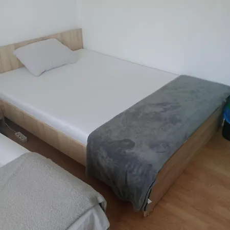 Florentin Hostel: Budget-friendly With Kitchen Access And Smart Tv *